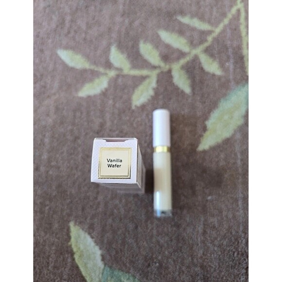 Too Faced Born This Way Vanilla Wafer Illuminating Smoothing Concealer, New, 5ml - Picture 4 of 4